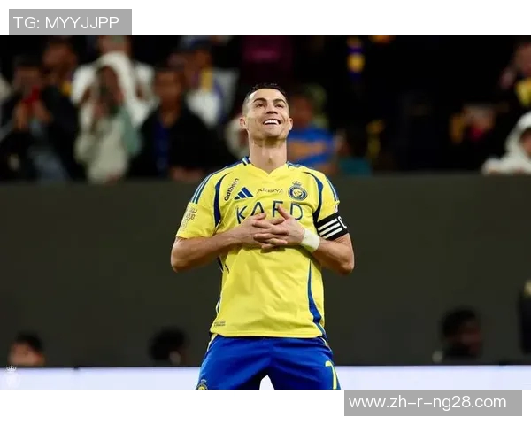 探索足球巨星的传奇之路与成长轨迹揭秘